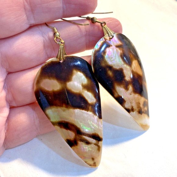 Vintage Pierced Earrings Carved Shell Drop & Dangle Style Boho Beachy Coastal - Picture 6 of 6